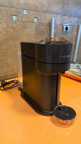 Cafetera Nespresso Vertuo Next Negra
