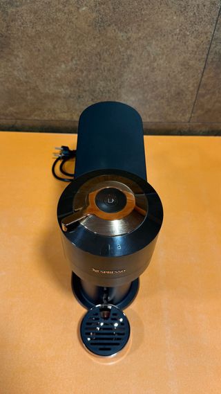 Cafetera Nespresso Vertuo Next Negra
