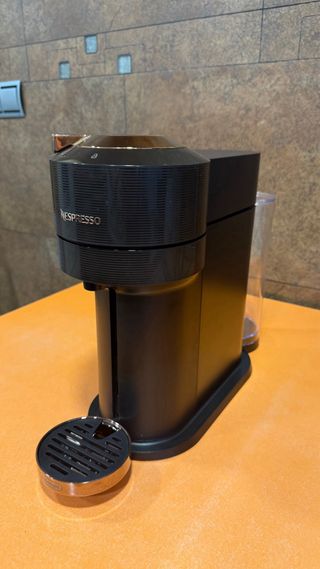 Cafetera Nespresso Vertuo Next Negra