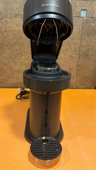 Cafetera Nespresso Vertuo Next Negra