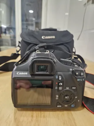 Canon EOS 1100D + Kit Accesorios