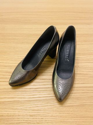 Zapatos de tacón Pitillos plateados talla 35