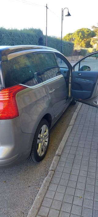 Peugeot 5008 2015