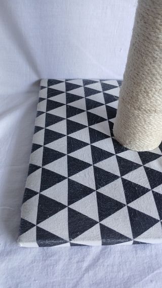 Tiragraffi piccolo per gatti fantasia bianco/nero