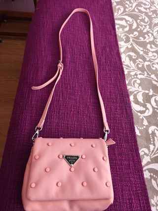 Bolso rosa,muy juvenil.