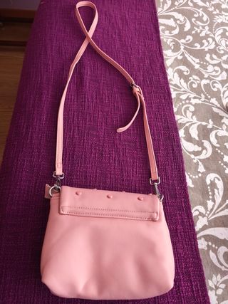 Bolso rosa,muy juvenil.