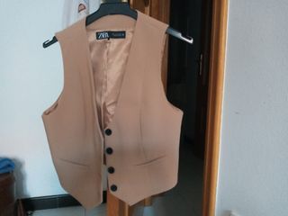 Chaleco Zara Talla S Camel