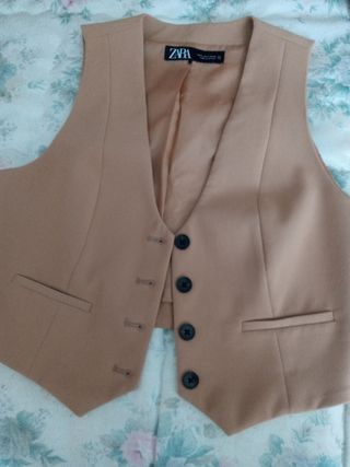 Chaleco Zara Talla S Camel