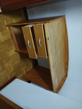 Mesa escritorio madera maciza en buen estado.
