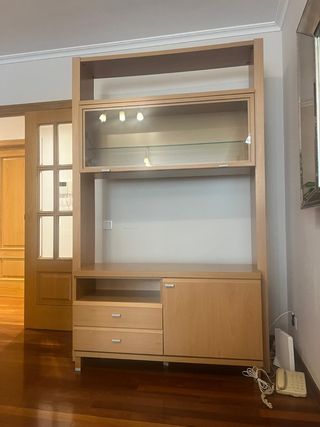 Mueble de salón madera y cristal