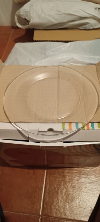Plato de vidrio transparente