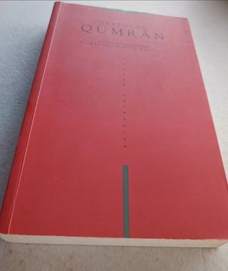 Textos de Qumrán, edición y traducción.