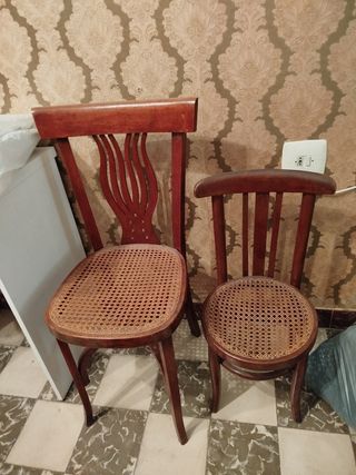 Juego de 2 Sillas de Madera con Asiento de Mimbre
