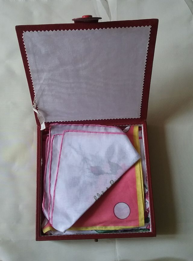 Estuche Antiguo Piel 6 Pañuelos
