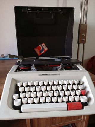 Máquina de escribir Olivetti Lettera 42