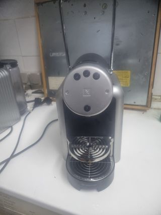 Cafetera Nespresso 9737G Plata