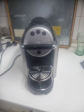 Cafetera Nespresso 9737G Plata