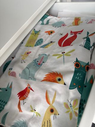 Cama infantil Ikea con colchón y ropa de cama