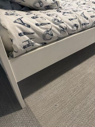 Cama infantil Ikea con colchón y ropa de cama