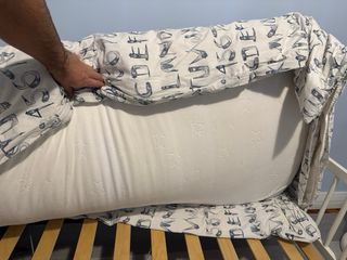 Cama infantil Ikea con colchón y ropa de cama