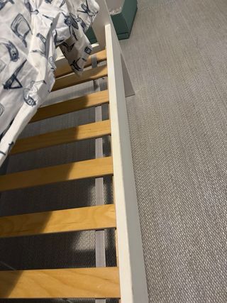 Cama infantil Ikea con colchón y ropa de cama