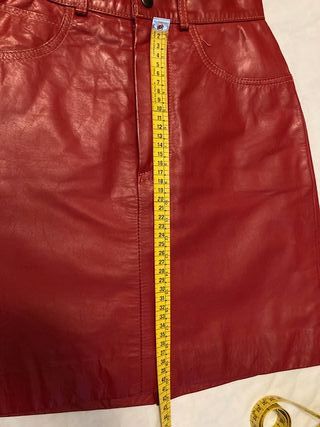 Minifalda vintage de cuero rojo