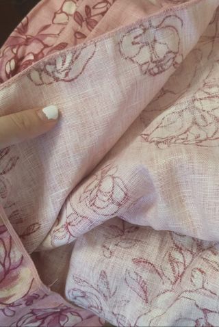 Falda rosa con estampado floral