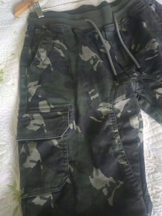 Bermuda militar INSIDE verde