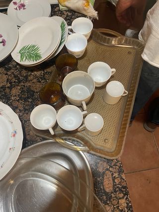 Vajilla variada cerámica, cristal y metal