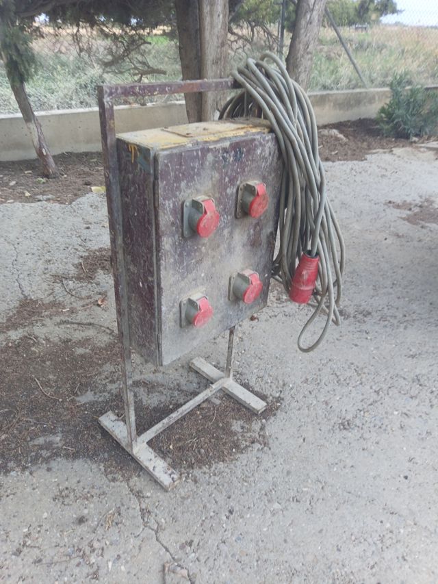 Cuadro enchufes 380V con cable