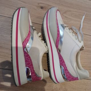 Zapatillas Michael Kors Beige y Rosa