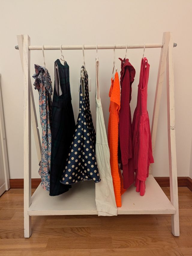 Perchero blanco de madera para niños y niñas