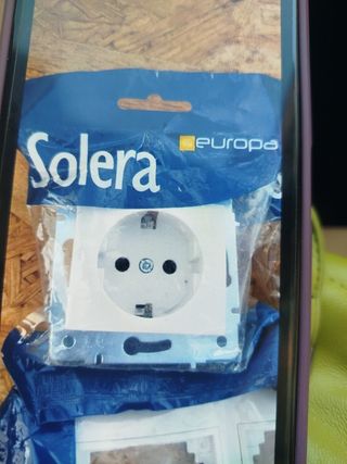 Enchufes y embellecedores Solera Europa