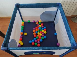 Parque infantil (a salvo) + bolas + colchón cuna