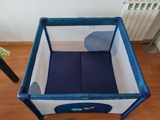 Parque infantil (a salvo) + bolas + colchón cuna