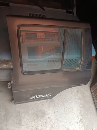 Nissan Terrano I Largo puerta trasera 