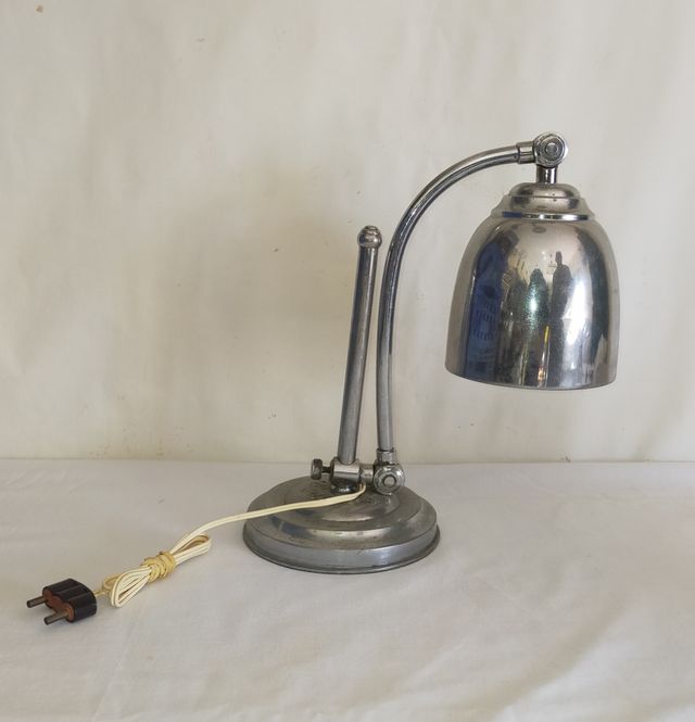 Candeeiro de mesa prateado