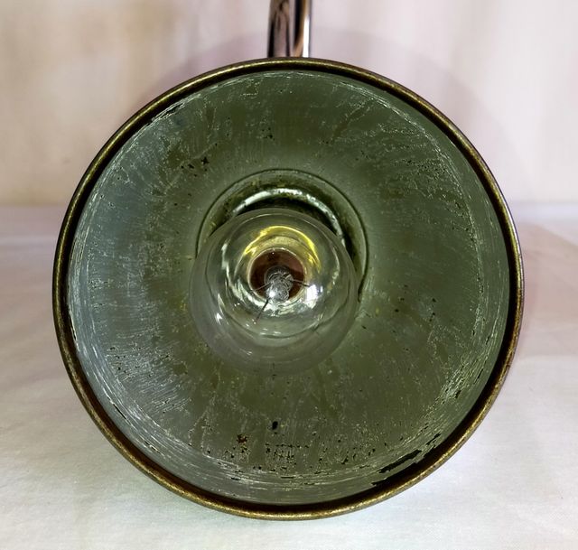 Candeeiro de mesa prateado