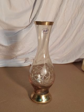 Jarrón de cristal dorado con detalles