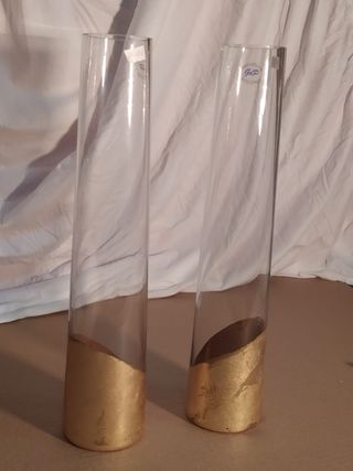 Jarrón de cristal dorado con detalles
