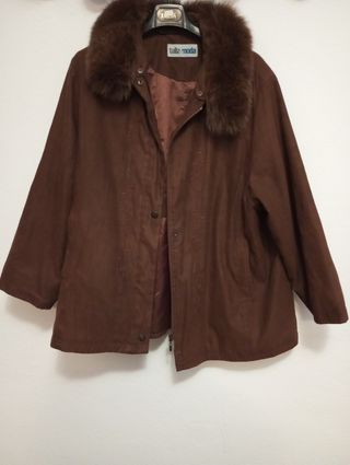 Chaqueta de ante marrón con cuello de pelo 
