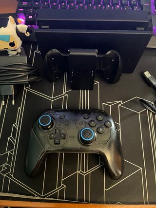 Nintendo Switch + Mando Pro + Dock + Joy-Cons – 