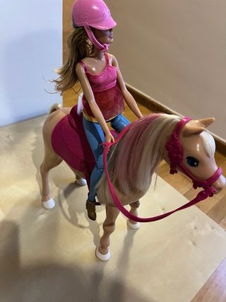 Caballo y Muñeca Barbie Jinetes