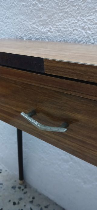 Mesita aparador madera y metal