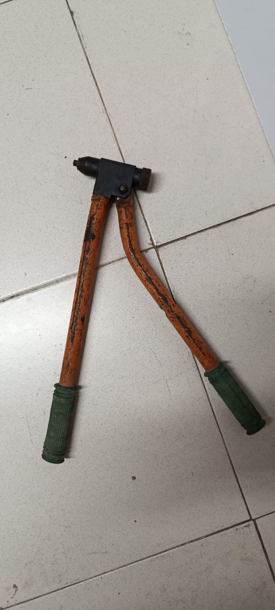 Máquina de remaches manual