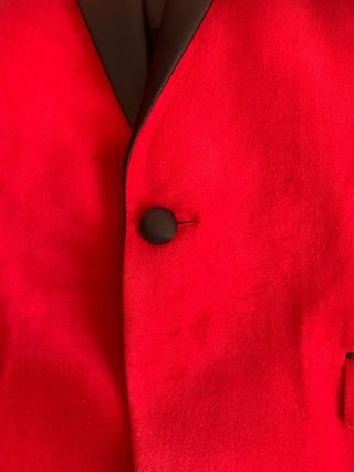 Blazer Rojo con Solapa Negra