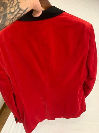 Blazer Rojo con Solapa Negra