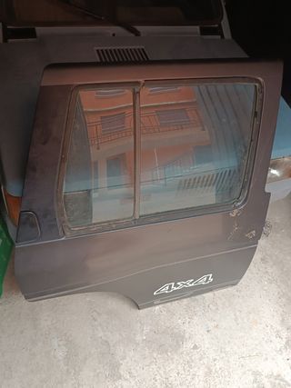 Nissan Terrano I puerta trasera 