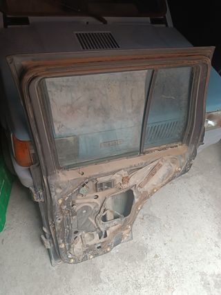 Nissan Terrano I puerta trasera 