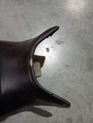 Asiento Suzuki GSX750F, bombín de contacto